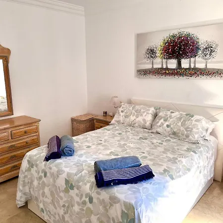 Front Line Apartment, Close To Everything..